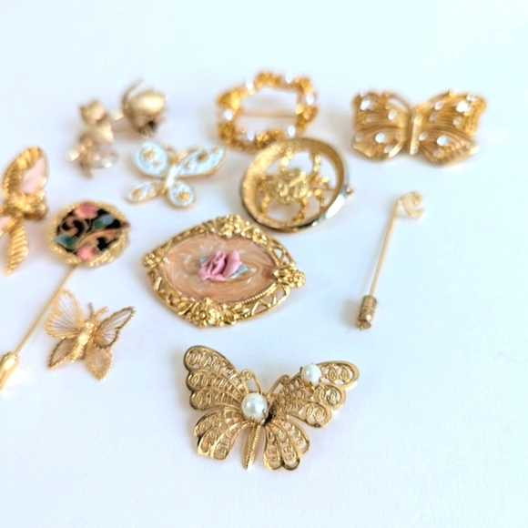 Vintage Brooches Bundle Gold-tone Faux Pearl Filigree Roses Butterfly Ribbon - Picture 4 of 17